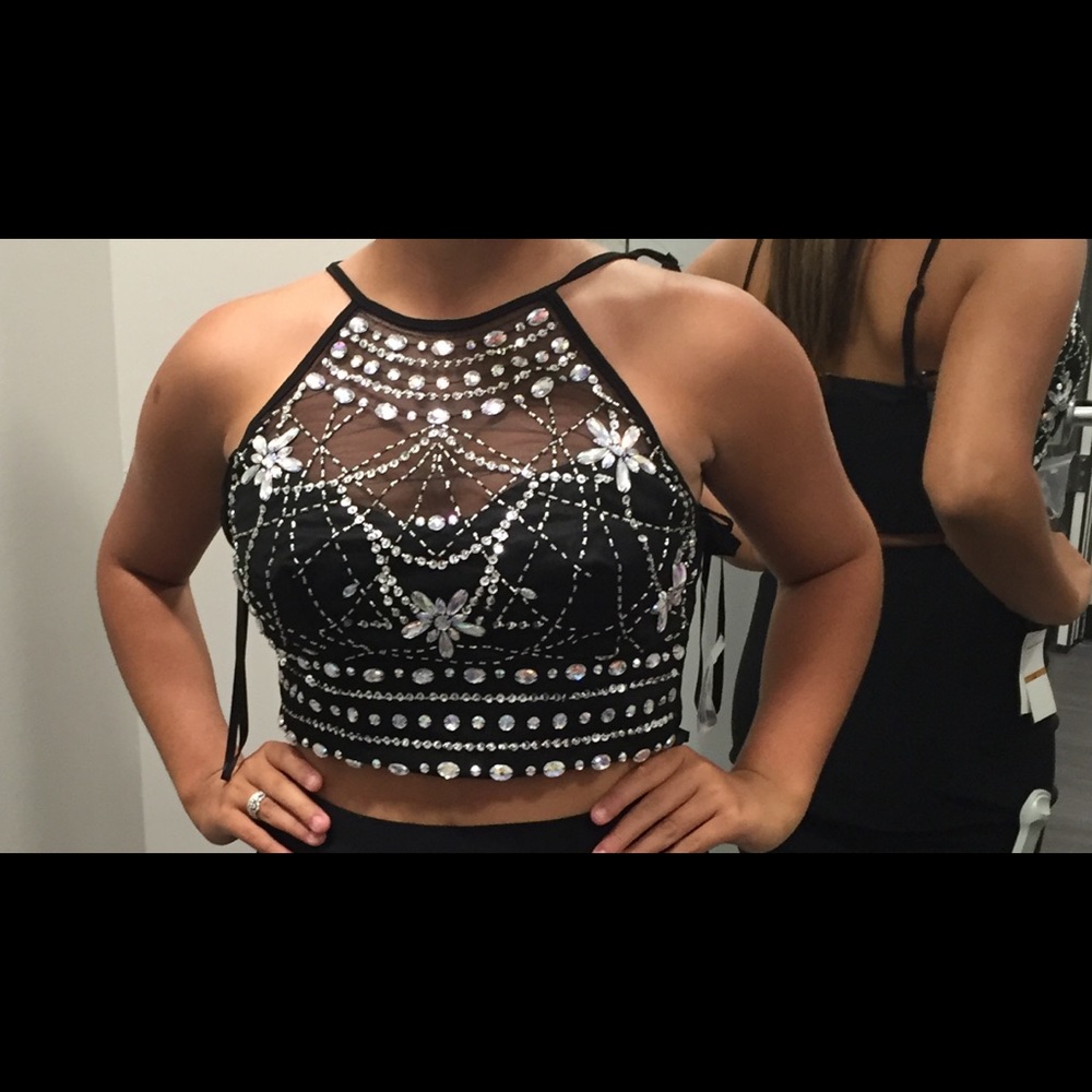 B. Darlin brand new top